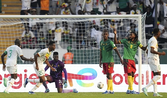 مدرب الكاميرون يستبعد أونانا من مباراة حاسمة بكأس إفريقيا