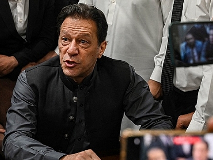السجن 10 أعوام لرئيس الوزراء الباكستاني السابق عمران خان