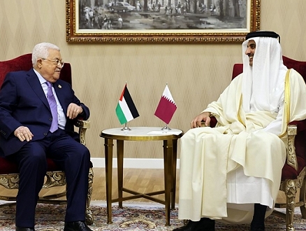 عباس وأمير قطر يبحثان جهود وقف الحرب الإسرائيلية على غزة