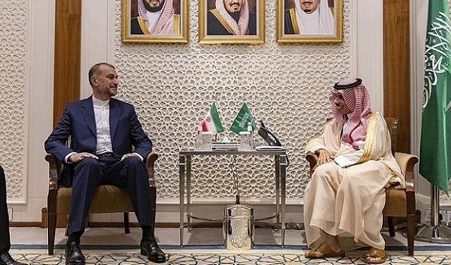 وزيرا خارجية السعودية وإيران يبحثان التطورات الإقليمية والدولية