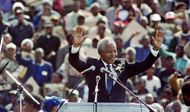 جنوب إفريقيا تعلّق مزادًا لمقتنيات نيلسون مانديلا الشخصيّة في نيويورك