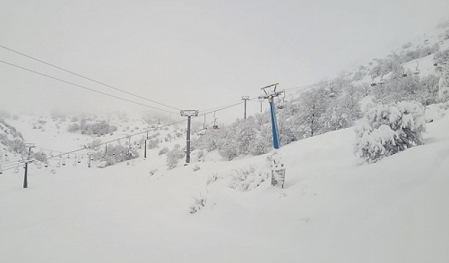 الثلوج تتراكم على جبل الشيخ