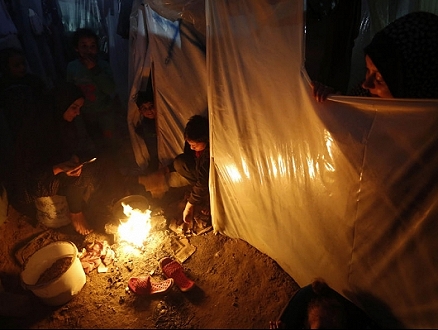 غزة: تزايد معاناة الأطفال النازحين في البرد القارس