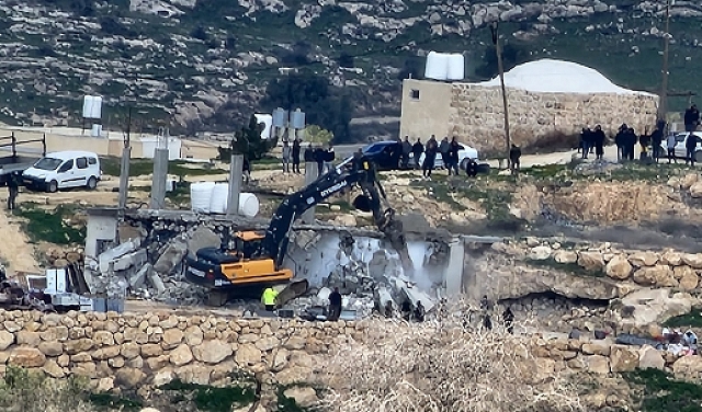 الاحتلال يهدم منزلا لعائلة فلسطينية قرب الخليل