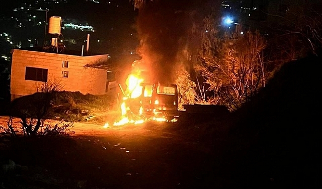 هجمات إرهابية لمستوطنين في عصيرة القبلية وحوارة بالضفة الغربية: إصابتان بالرصاص وإحراق منزل ومركبات