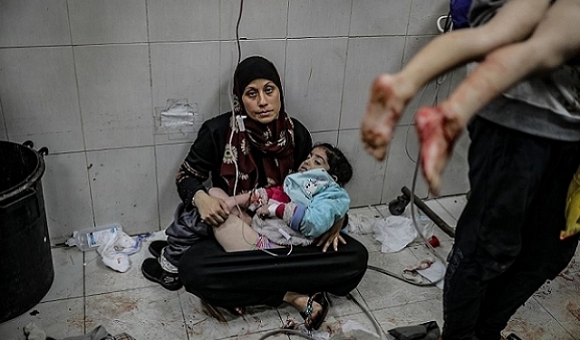 مجمع ناصر الطبيّ بغزة: إصابة طبيب بنيران مسيّرة ونازحون محاصرون بدون طعام أو دواء