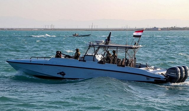 الحوثيون يعلنون استهداف سفينة بريطانية في خليج عدن