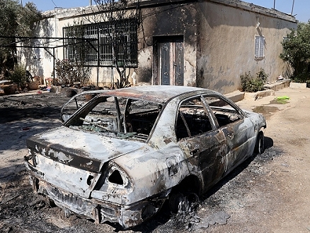مستوطنون يحرقون منزلا ومركبة شرق بيت لحم