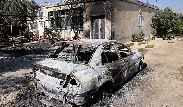 مستوطنون يحرقون منزلا ومركبة شرق بيت لحم