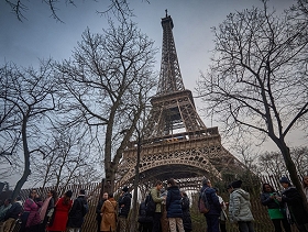 بسبب إضراب الموظّفين: إغلاق موقع برج إيفل في باريس منذ اليوم الإثنين