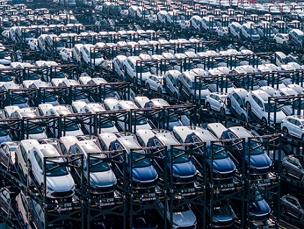 أوروبا: تراجع كبير في مبيعات السيّارات الكهربائيّة