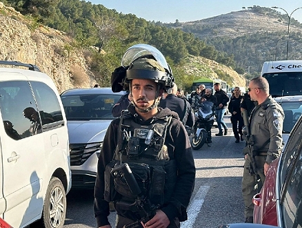  قتيل و8 إصابات بعملية إطلاق نار قرب حاجز الزعيم شرق القدس