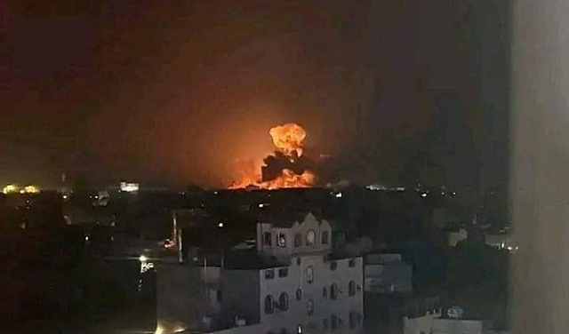 غارات أميركية وبريطانية على صنعاء.. الحوثيون يعلنون استهداف سفن حربية أميركية