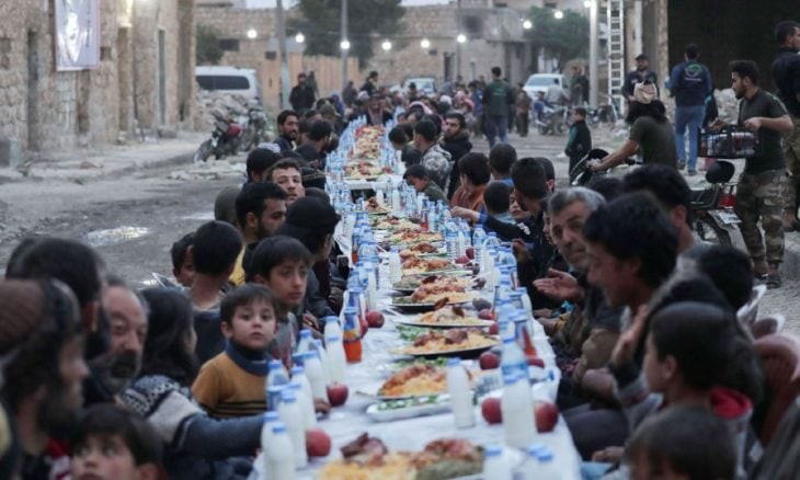 "لمة العيلة" .. أهم مظاهر موائد الإفطار السورية