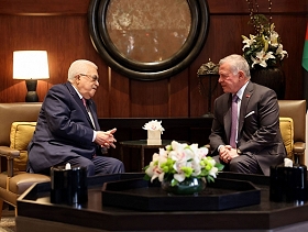 خلال لقائه الرئيس الفلسطينيّ بعمّان: الملك عبد الله يحذّر من توسّع الصراع إذا استمرت الحرب برمضان