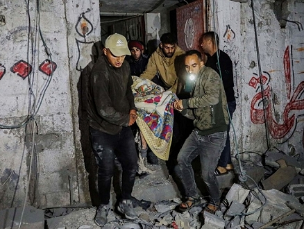 مسنّ من غزة: هكذا سحبنا جثامين أبنائي الشهداء من بين الكلاب وقنّاصة الاحتلال
