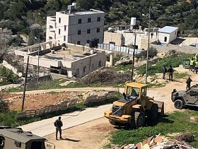 الاحتلال يهدم 3 منشآت سكنية في الولجة