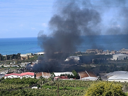 الاحتلال يقصف جنوبي لبنان وحزب الله يستهدف مواقع إسرائيلية