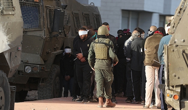 وسط مواجهات واشتباكات: الاحتلال يشن حملة دهم واعتقالات في الضفة