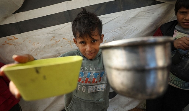 في ظلّ الإبادة الجماعيّة: الجوع ينهش أجساد أطفال غزّة
