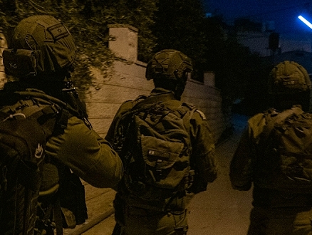 الاحتلال يعتقل فلسطينيا بزعم تنفيذه عملية طعن أسفرت عن إصابة مستوطن جنوب الخليل