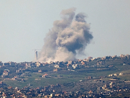 حزب الله يستهدف مواقع للاحتلال وإسرائيل تقصف جنوبي لبنان