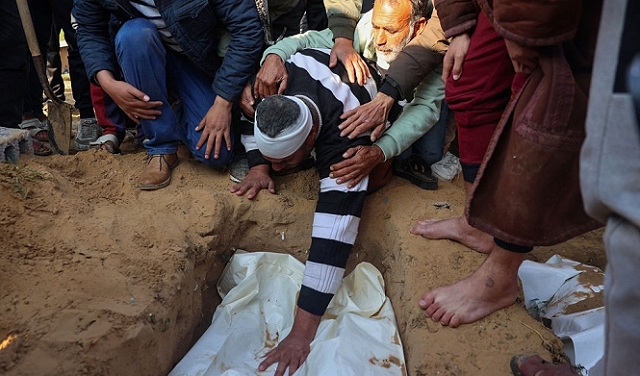 إسرائيل تقصف مقبرة تضمّ مئات الشهداء في غزة... 