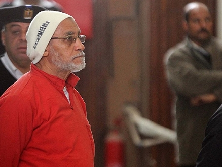 مصر: الحكم بالإعدام على مرشد الإخوان المسلمين محمد بديع و7 من قيادات الجماعة
