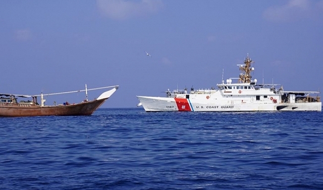 البحرية البريطانية: وقوع انفجارين قرب سفينة قبالة سواحل عدن اليمنية