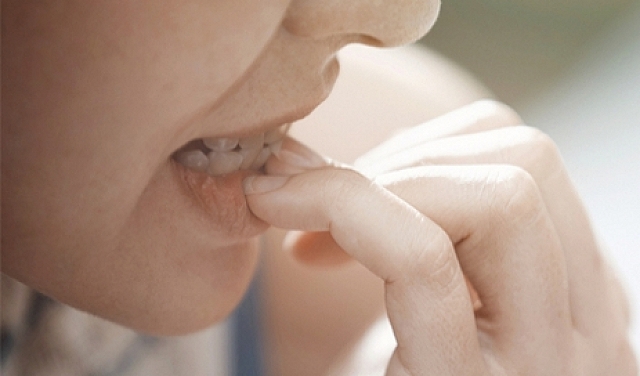 عن ظاهرة قضم الأظافر لدى الأطفال 