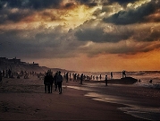 شاطئ غزّة.. متنفّس وحيد للهروب من رائحة البارود ومشاهد الموت
