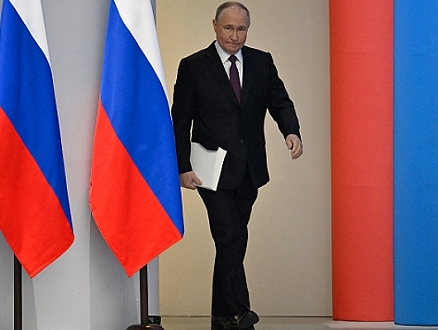 روسيا تتجه إلى صناديق الاقتراع: بوتين رئيسا قبل الانتخابات وبعدها