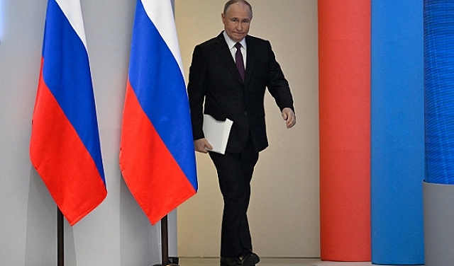 روسيا تتجه إلى صناديق الاقتراع: بوتين رئيسا قبل الانتخابات وبعدها