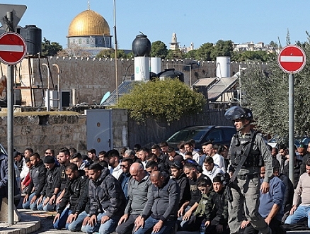 مستوطنون يقتحمون الأقصى والاحتلال يحجبه عن الفلسطينيين برمضان