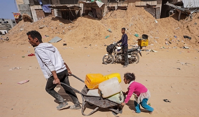 بيان عربيّ - غربيّ: لا بديل عن الطرق البريّة لإيصال المساعدات إلى غزة