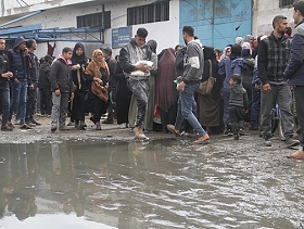 غزة: آلاف النازحين باتوا بالعراء نتيجة الأمطار