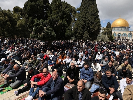 القدس: 120 ألف مصلّ أدّوا صلاة الجمعة الثانية من رمضان في المسجد الأقصى
