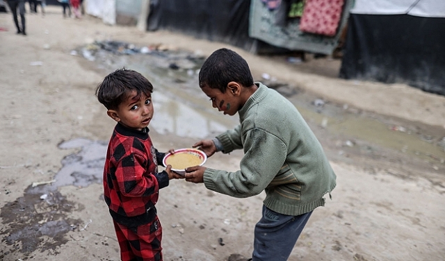 لجنة أممية: كل دقيقة تمر تخاطر بوفاة طفل جديد جوعا بغزة