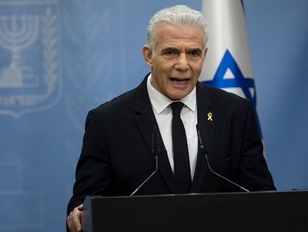 رئيس المعارضة الإسرائيلية لبيد يفوز بالانتخابات التمهيديّة لحزبه بأغلبيّة ضئيلة