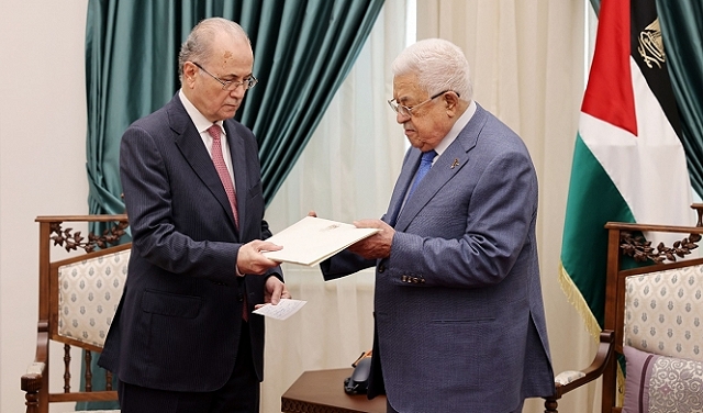 إعلان أسماء وزراء الحكومة الفلسطينيّة الجديدة برئاسة محمد مصطفى وعبّاس يمنحها الثقة