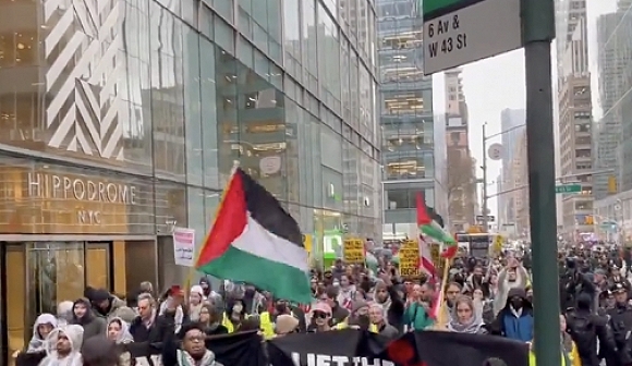 نيويورك: احتجاجات ضدّ بايدن أمام مركز جمع تبرّعات