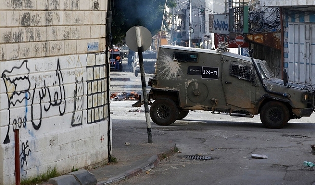 مصاب برصاص مستوطنين شمال القدس واقتحامات للاحتلال بالضفة والأغوار