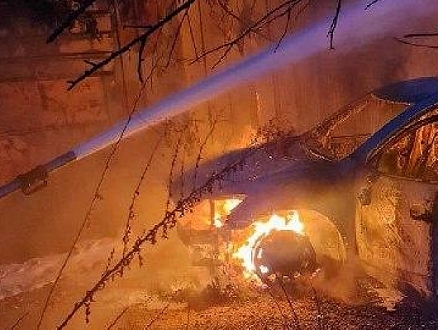 جناة يحرقون 4 سيارات في اللد