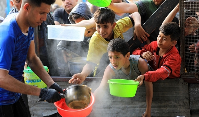 اللجان العشائرية والشعبية في شمال غزة تعلن وقف تأمين المساعدات: 70 من أبنائنا استشهدوا خلال ذلك