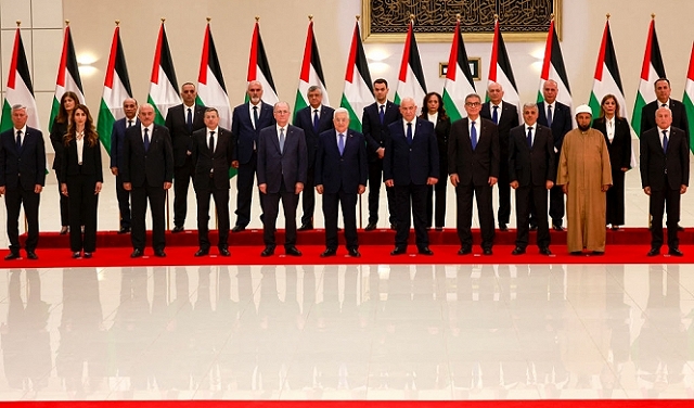 الحكومة الفلسطينيّة الجديدة برئاسة محمد مصطفى تؤدّي اليمين الدستوريّة
