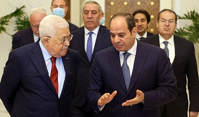 محادثة هاتفيّة بين الرئيس الفلسطينيّ ونظيره المصريّ