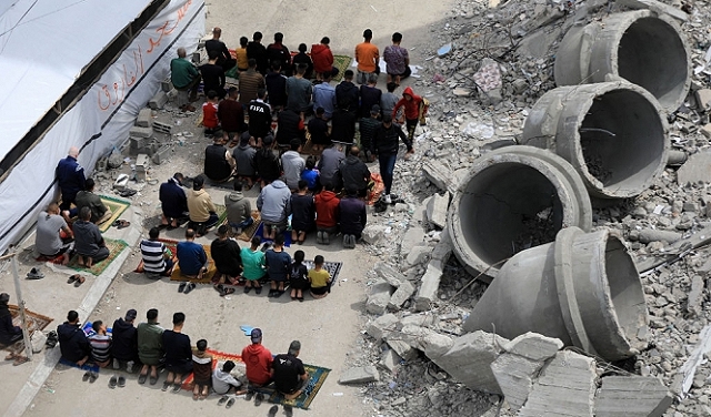 غزّة: صوت الأذان لا يزال يصدح من المساجد التي دمّرتها قوّات الاحتلال