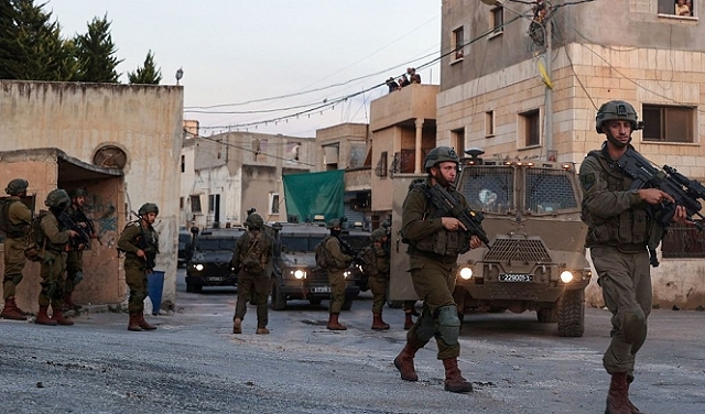الاحتلال يعتقل مُطاردا بمخيم بلاطة بعد اشتباك مسلح