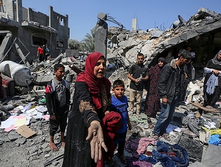 الحرب على غزة: شهداء واشتباكات في النصيرات وسقوط قذيفتين في "غلاف غزة"