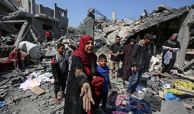 الحرب على غزة: شهداء واشتباكات في النصيرات وسقوط قذيفتين في 
